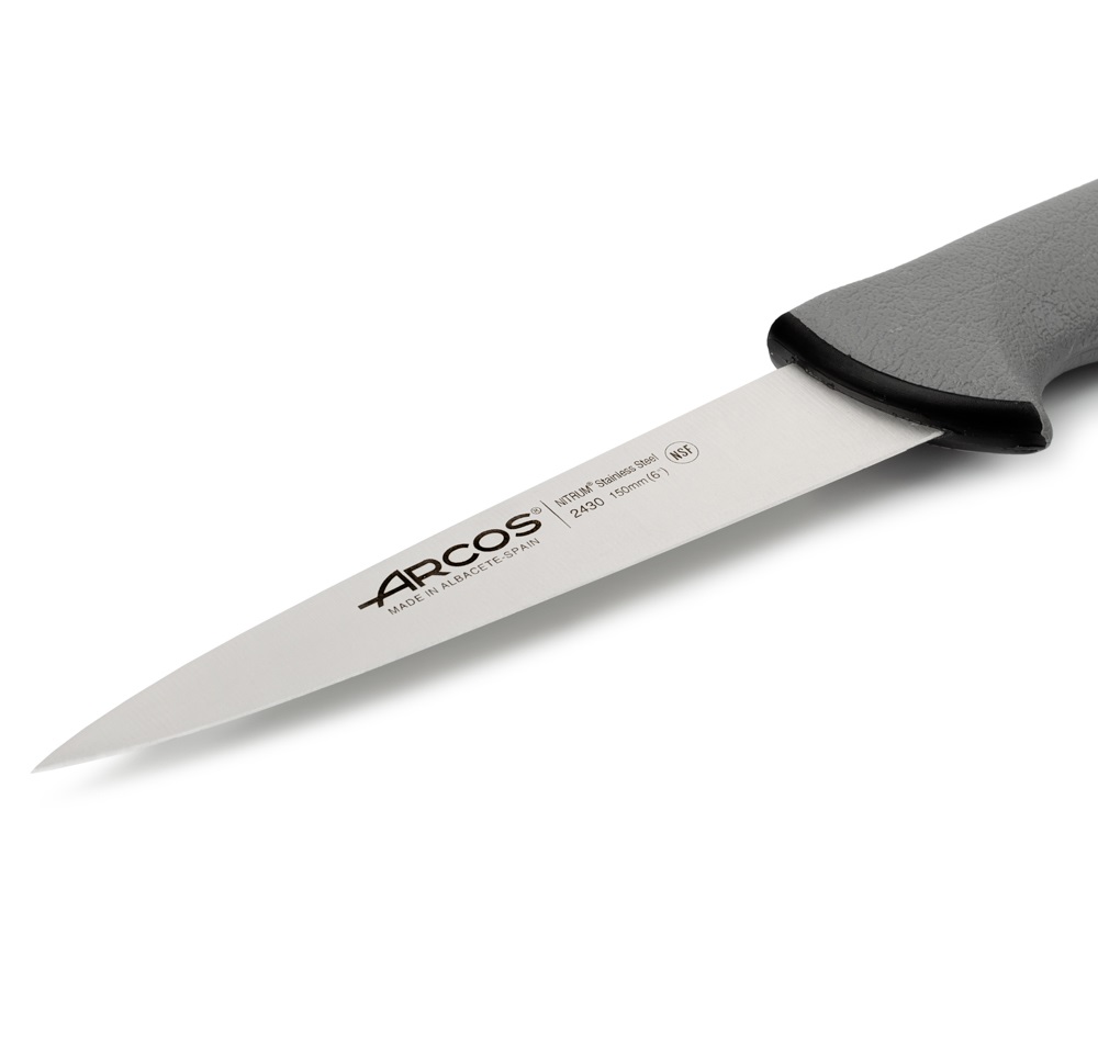 Arcos Fleischermesser mit 15 cm langer spitzer Klinge und schwarzem Doppelspritzguss-Griff