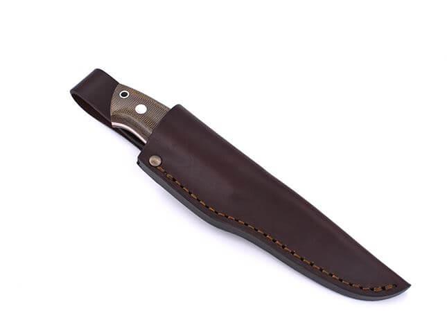 Coltello Bushcraft Brisa Trapper 95 scandi con manico in micarta verde e fodero bushcraft con selce